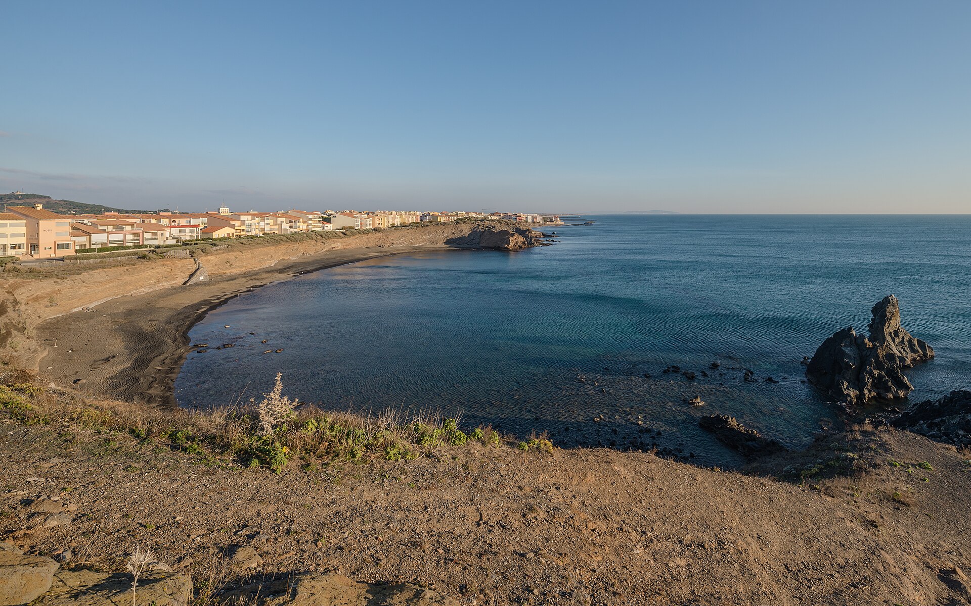 La Grande Conque, ses rochers volcaniques et la mer au Cap d'Agde