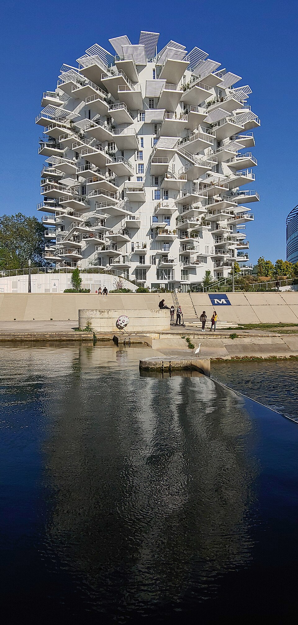 L'Arbre Blanc, immeuble aux grandes terrasses en bord de Lez à Montpellier