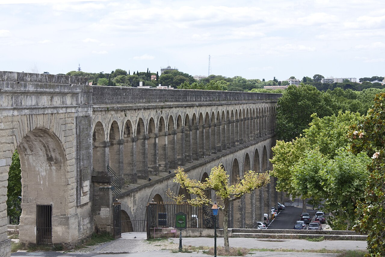 Les arches de l'aqueduc Saint-Clément dans le quartier des Arceaux à Montpellier